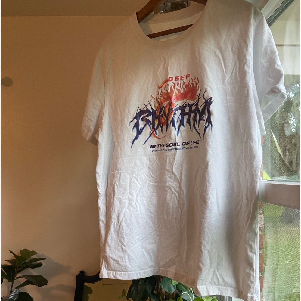 White tee